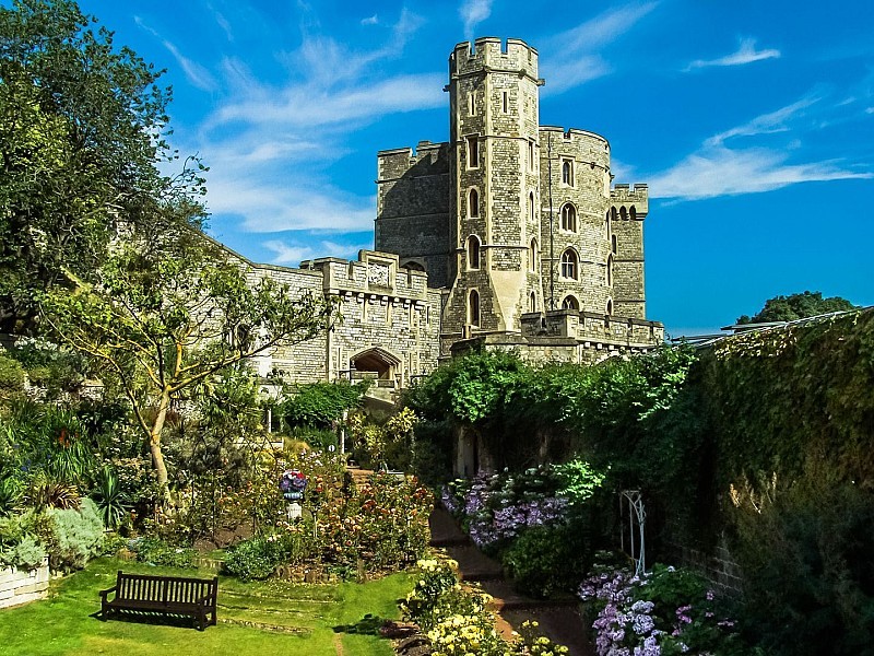 Windsor, Stonehenge & Oxford Private tour with separate Tour Guide