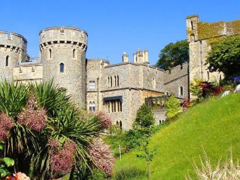 Windsor, Stonehenge & Oxford Private tour with separate Tour Guide