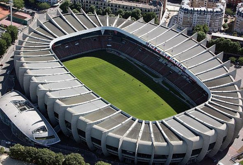 Paris Saint-Germain v FC Barcelona