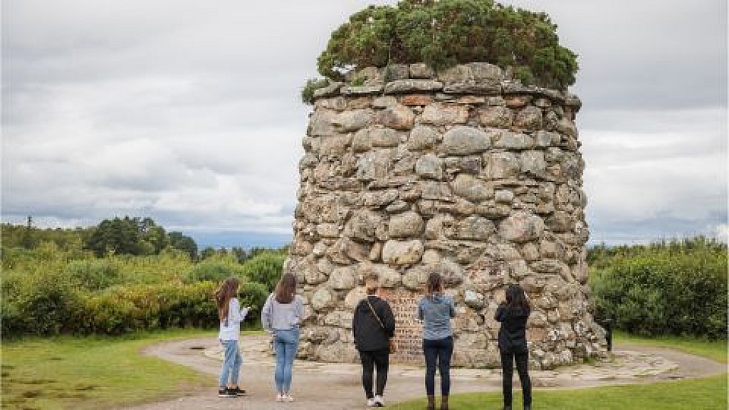 Loch Ness Cruise, Urquhart Castle & Outlander Day Tour from Inverness