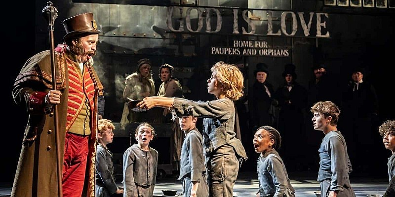 Upplev magin i Oliver! musikalen i London – Boka biljetter nu!